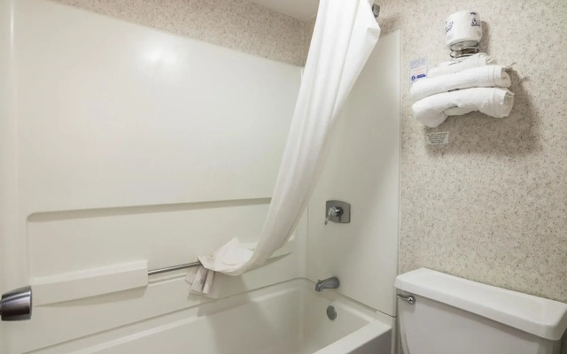 Motel 6 Saint Paul, MN - I-94