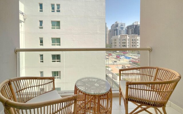 Spectacular 1BR Community View