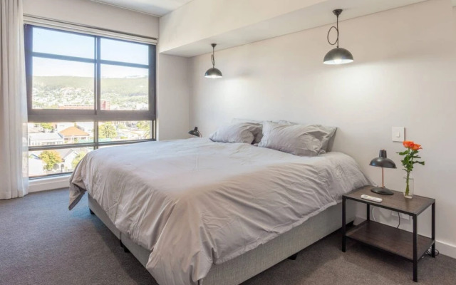 Stylish 2 Bedroom Luxury Apartment In Gardens