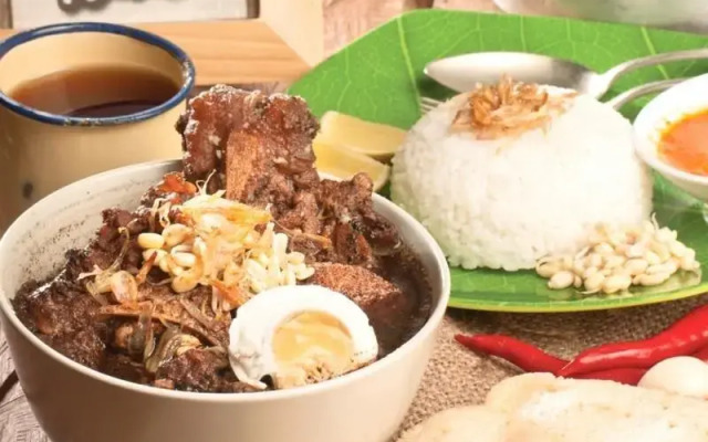 Roemah Kajoe Villa and Resto