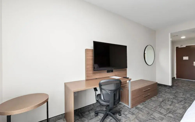Holiday Inn Express Kansas City North Parkville An IHG Hotel