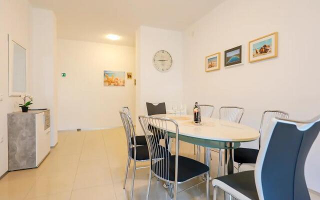 Ante - 30 m from beach - H(6+2)