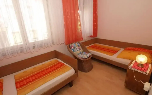 Apartment 712