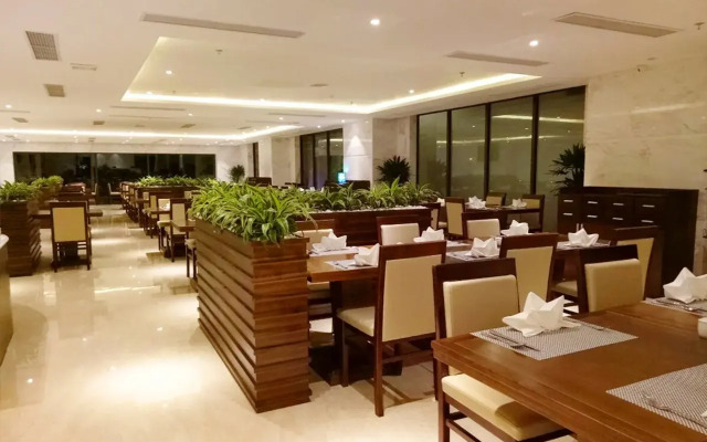 Yarra Ocean Suites Danang