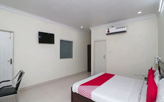 OYO 16551 Royal Aayoyjanam Hotel