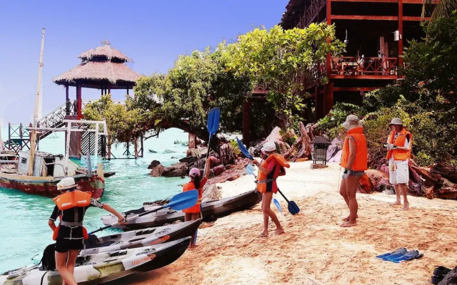 Breve Azurine Lagoon Retreat