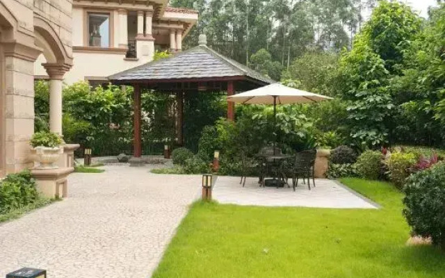 Splendid Xiangjiang Hot Spring Villa