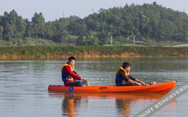 Midea Egret Lake Car Theme Hotel