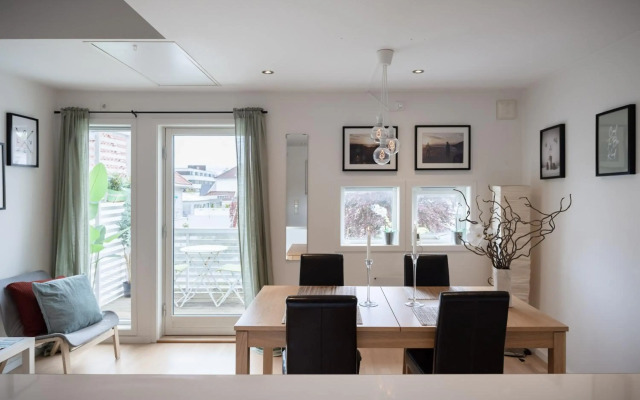 Central top floor apartment