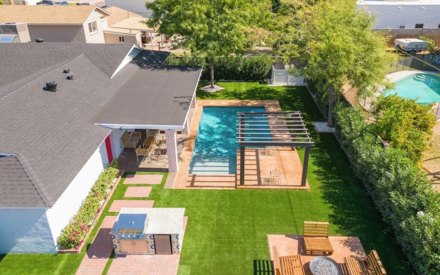 Element by Avantstay Pool, Firepit, Game Room