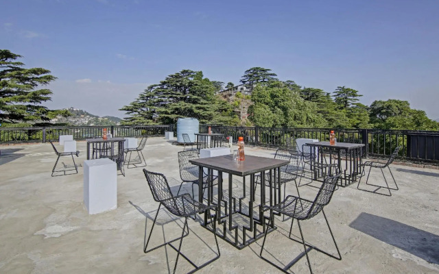 Super OYO Collection O 88692 Grey Castle Inn