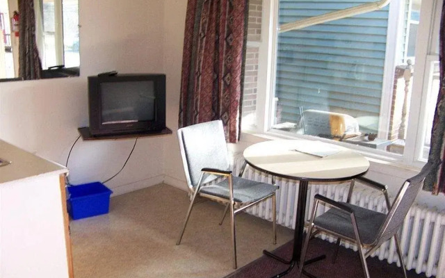 Dolan's Motel