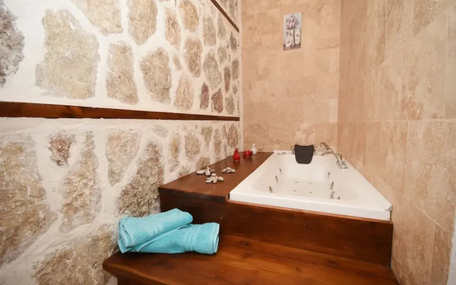 Villa Reyyan by Helaltatilvillari