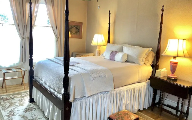Camellia Inn