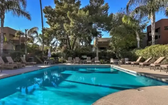 Stylish Old Town 2 Bdrm Ground Floor Condo