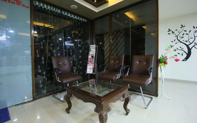 OYO 893 Hotel Seven