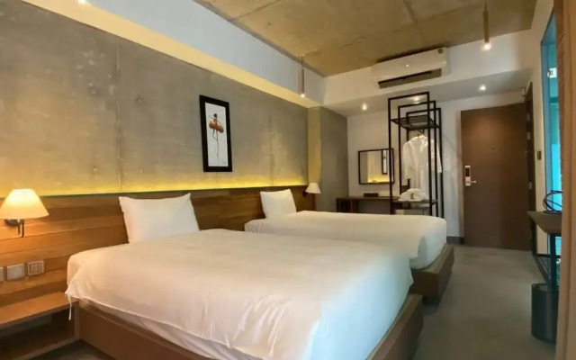 CHECK inn Phnom Penh Royal Palace