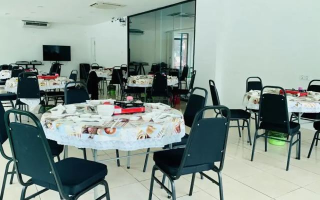 Spot On 89900 Jesselton Capsule Inn