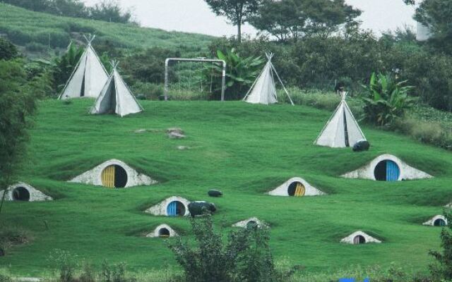 Zhi Lan Qiu Lakeside Homestay