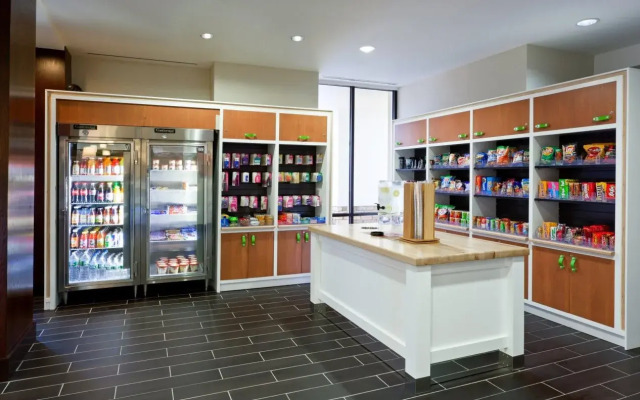 Holiday Inn Clark - Newark Area by IHG