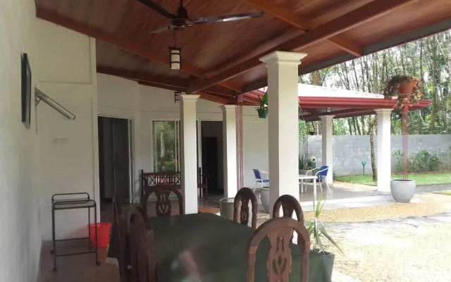 Graten Tea Garden Holiday Bungalow