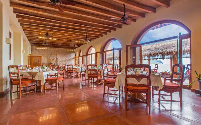 Costa De Oro Beach Hotel