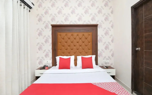 Oyo 18319 Hotel Boss