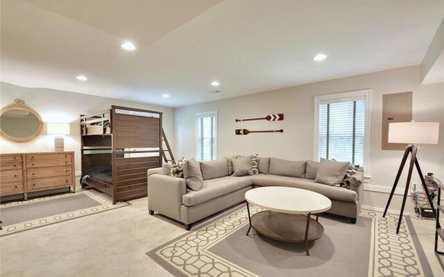 La Bella Vita by Long & Foster