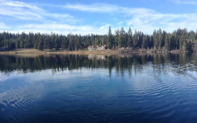 Tyee Lake Lodge