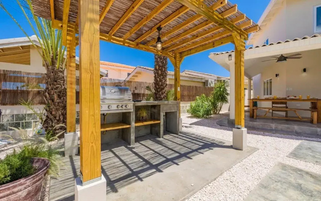 Newly Renovated Amazing Location Private Pool