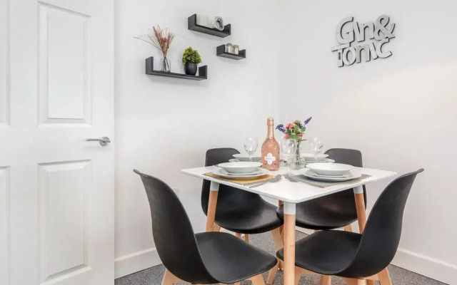 Livestay-spacious Modern One Bed Apt Near Heathrow