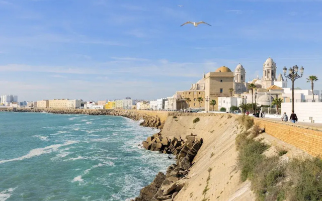 Playamar in Cadiz With 3 Bedrooms and 1 Bathrooms
