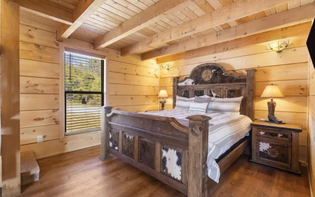 Elk Lodge Cabin for 4!