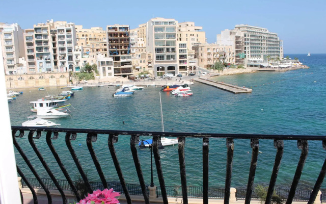 Spinola Bay Apartment by Getaways Malta