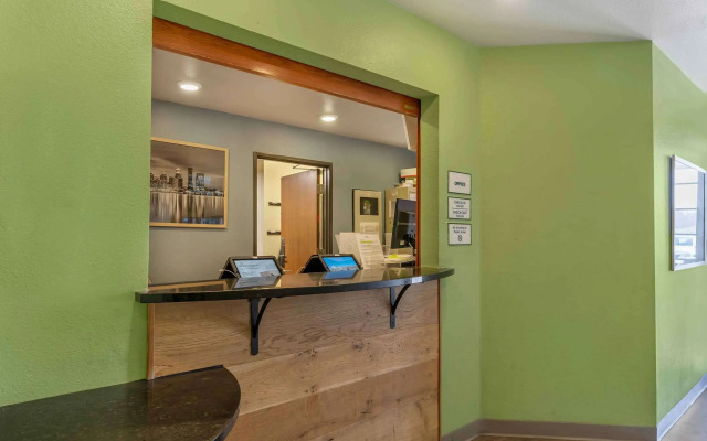 Extended Stay America Select Suites - Louisville - South