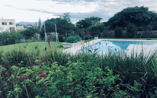 Acogedora Casa En Exclusivo Barrio