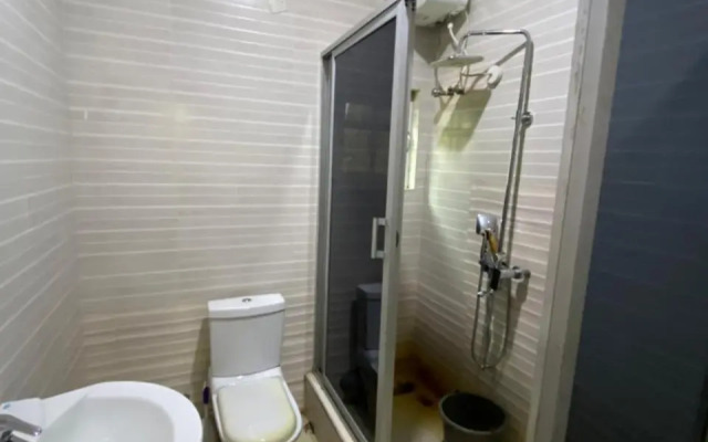 Nue Crest Hotel