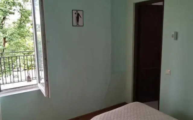 Ninoshvili Street Apartment