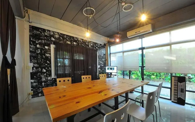 Pyat Music and Artel Guesthouse