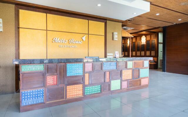 OYO Flagship 3869 Metro House Sub