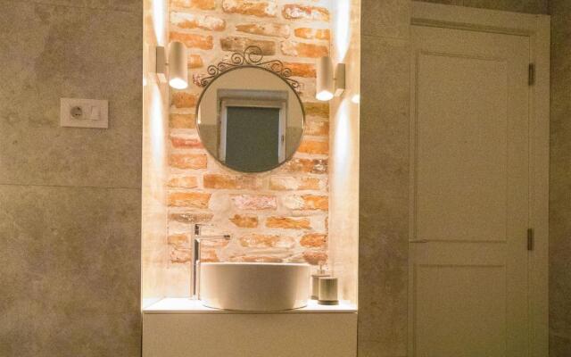 Twin Center Apartments