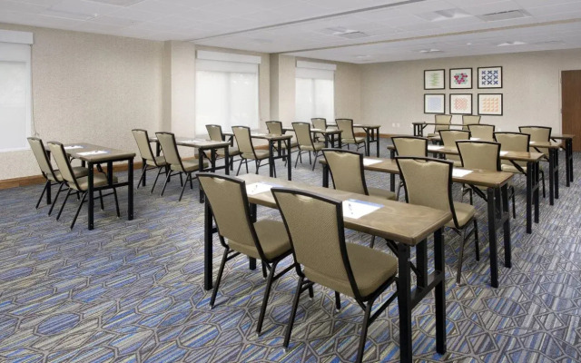 Holiday Inn Express & Suites Baltimore - BWI Airport North by IHG