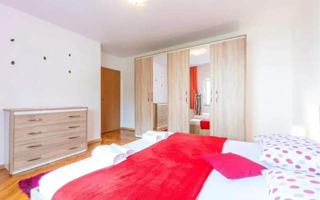 Stunning Apartment in Duce With Wifi and 1 Bedrooms