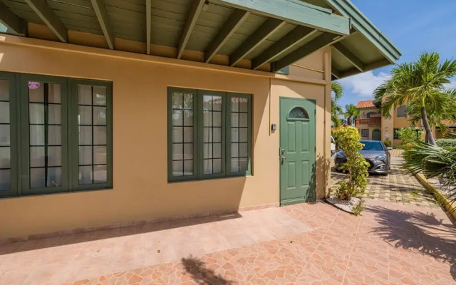 Newly Renovated Queen Bed Studio Loft Palmbeach
