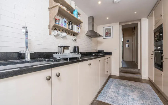 Lovely Battersea Home by Underthedoormat