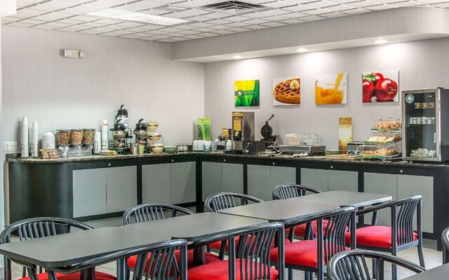 Quality Inn and Suites Livonia