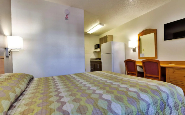 Studio 6 Dallas-Garland / Northeast