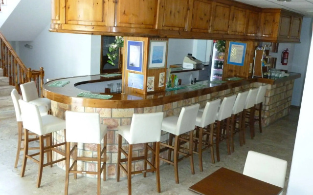 Kamari Bay Hotel