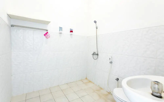 RedDoorz near Grojogan Sewu Tawangmangu