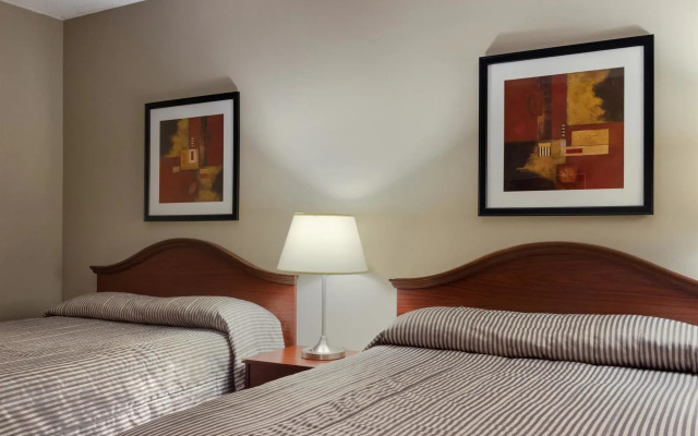 Travelodge Kingston LaSalle Hotel